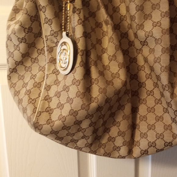 Gucci Handbag - Picture 8 of 9